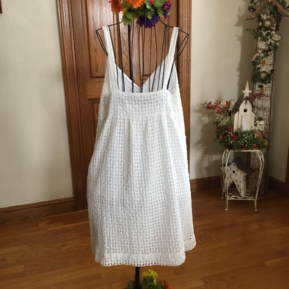 Adorable fully lined white dress - Picture 2 of 8